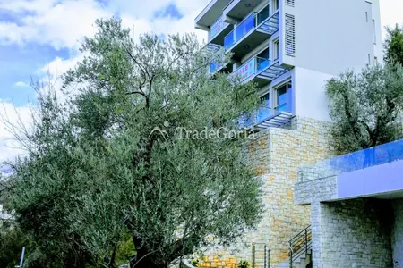 Zu verkaufen: Wohnhaus mit identischen Layout-Apartments