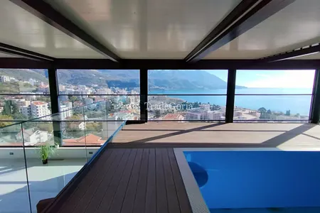Luksuzni penthaus sa panoramskim pogledom na more i bazenom u Boreti