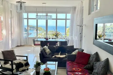Продаётся вилла во второй линии от моря с большим участком 1046 м² в Утехе