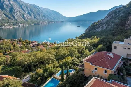 Geräumiges Stadthaus mit Pool im Green Hill-Komplex in Orahovac
