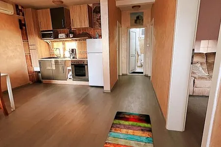 Vermiete eine Etage eines 3-Zimmer-Hauses in einer Bar (Shushan), 800 m vom Meer entfernt