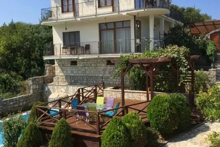 Rent a spacious house with 3 bedrooms, 150m2
