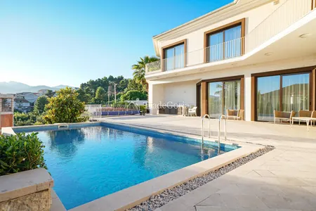 Luxurious furnished villa in a quiet area of Tivat