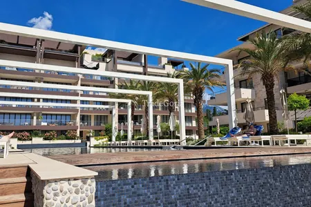 Luxury 1-bedroom apartment in Porto Montenegro with private terrace - 750,000 euros