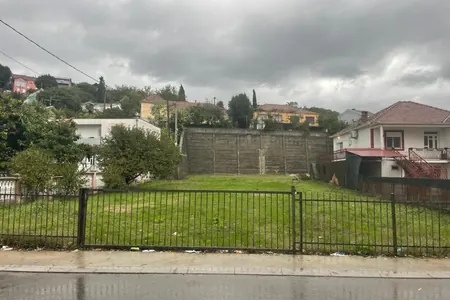 Sale of a land plot of 1300 m2. Podgorica. The city center. Momishichi.