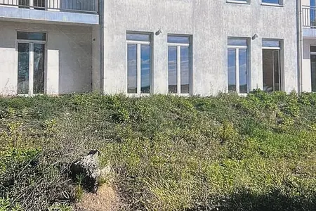 Sale of half a house in Kavac with sea views