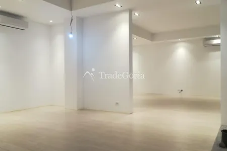 Сдаётся просторное коммерческое помещение в центре Бара.