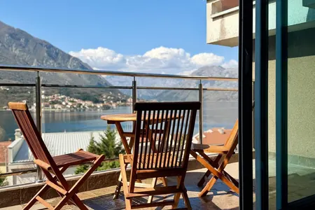 Apartman sa 2 spavaće sobe od 60m2 sa pogledom na more, Dobrota, Kotor