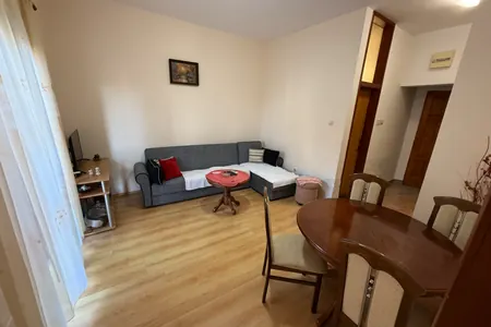 Geräumige 2-Zimmer-Wohnung mit Terrassen, 5 Min. zum Meer, Baošići