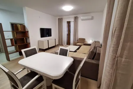 Spacious apartment with panoramic terrace in the center of Tivat — 107 m2