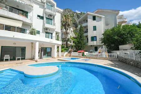 Spacious duplex overlooking the bay in a quiet residential complex Risana