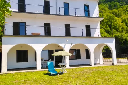 Spacious house with sea view and possibility of expansion in Petrovets