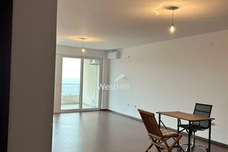Geräumige 1-Zimmer-Wohnung mit Meerblick