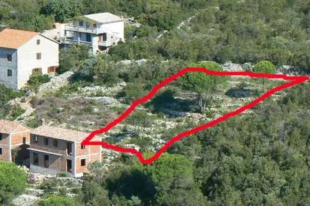 Spacious plot of land overlooking the beach of Janice