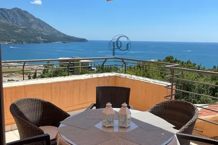 Geräumige Zweizimmerwohnung mit Meerblick in Bečići