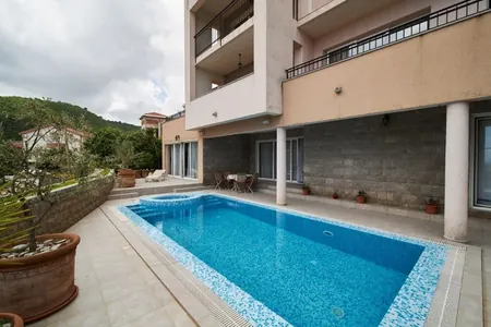 Großzügige Villa, 495 m², Becici, Ivanovici