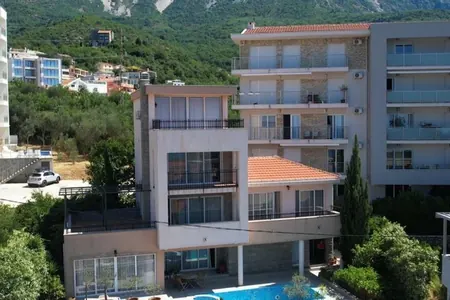 Prostorna vila sa pogledom na more i planine, Bečići