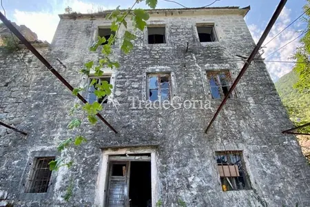 Altes Steinhaus mit Meerblick in einem der malerischsten und atmosphärischsten Orte in Montenegro -