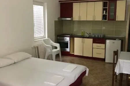 Studio apartment of 38 m2 with its own courtyard for sale in Sutomore