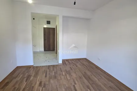 Garsonjera u Budvi, Podkošljun