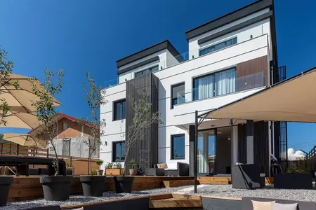 Stilvolle Apartments am Meer in Lastva, nahe Jaz Strand
