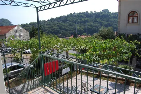 Townhouse u centru Petrovca za 300,000 evra