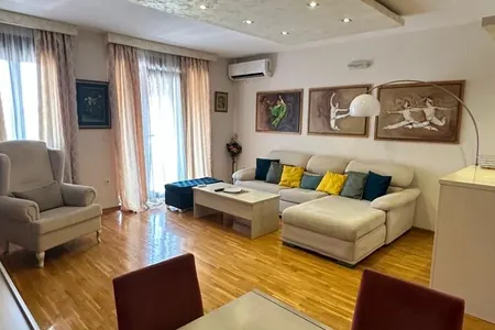 Three-bedroom apartment with sea view for rent, Bečići
