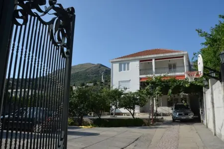 Dreistöckiges Haus mit 324 m² zu verkaufen, hinter der Alten Bar