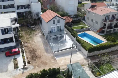 Трёхэтажный дом с тремя квартирами и видом на море в Добра Вода, Бар,