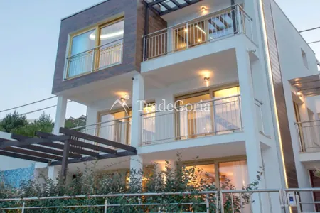 Tivat, Krasici - Villa 300m2, an der ersten Linie vom Meer - 1.700.000 Euro