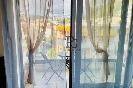 Dvosoban stan na prvoj liniji u Rafailovićima