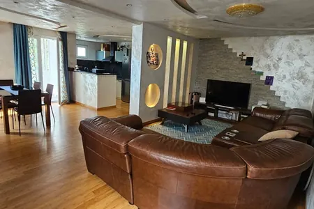 Zweizimmerwohnung mit Garagenplatz in Pržno zu verkaufen