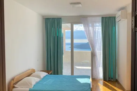Two-bedroom apartment with sea view in Herceg Novi in ââa complex with a swimming pool.