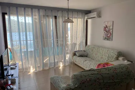 Two-bedroom apartment with sea view in Kumbor with garage space!