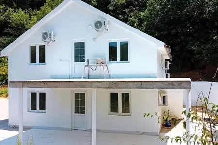 Two-storey house in Mishichi