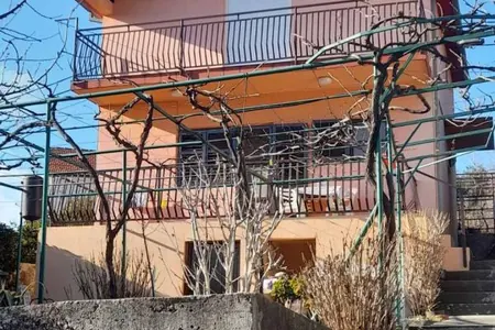 Two-storey house in Ratishevin