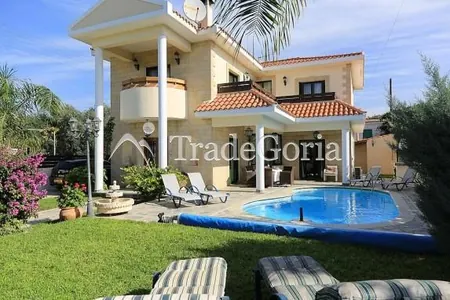 Land plot 2400m2 in Uteha
