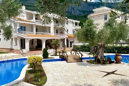 Jedinstvena vila sa bazenom u Buljarici