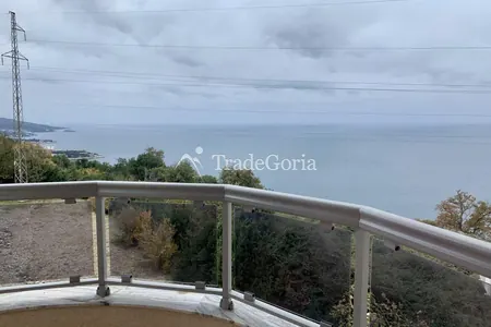 Уютная квартира с 1 спальней в комплексе с бассейном и прямым видом на море в Добры Воды.