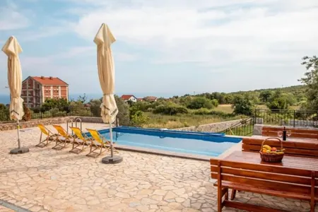 Villa zu verkaufen in Krimovica 320m2