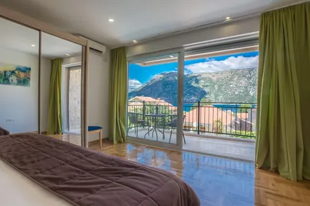 Villa zum Verkauf mit 6 Schlafzimmern in der Stadt Stoliv 350m2