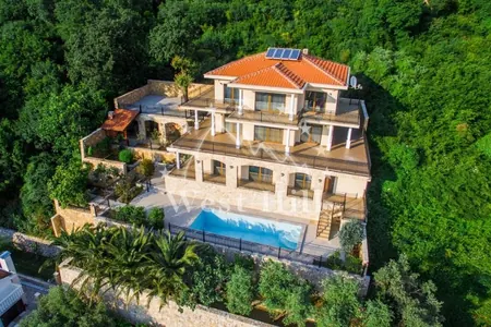 Villa in Budva, Podkosljun with Pool and Guest Apartment