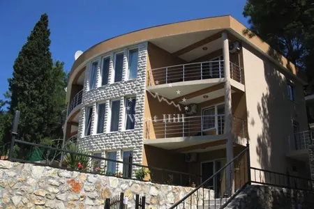 Villa in Zeleni Pojas