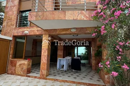 Villa on the first line in Uteha - 750,000 euros