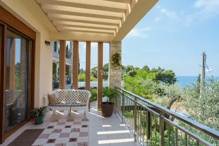 Villa with Pool on the Bar Riviera, 565.000 euros