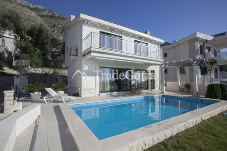 Vila sa Bazenom u Rezevicima