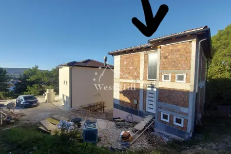 Vila sa bazenom u izgradnji