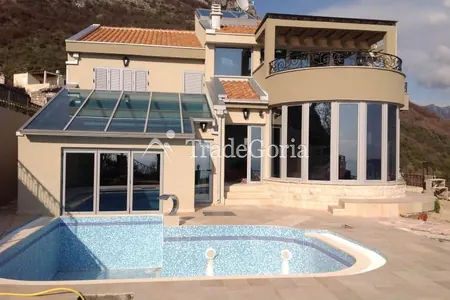 Villa im Grüngürtel mit zwei Pools