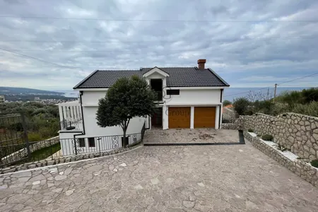 Vila sa panoramskim pogledom na more na prodaju - Dobra Voda, Crna Gora