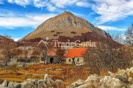 Земельный участок в национальном парке Ловчен